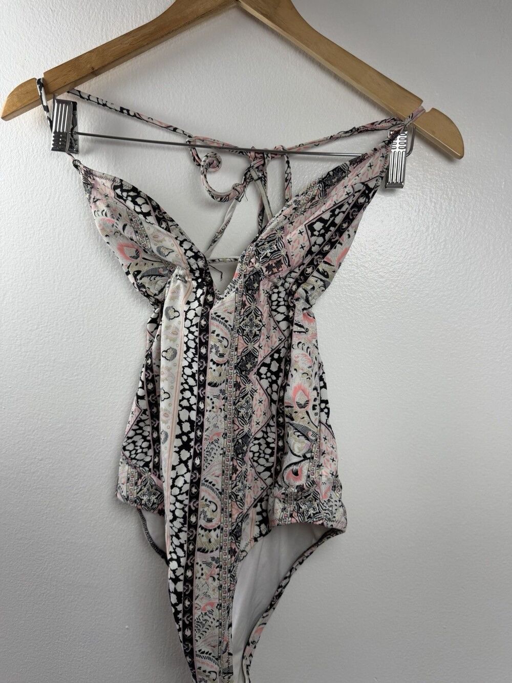 Victoria’s Secret Boho Paisley One Piece Swimsuit Halter Open Back Tassel Size S - Picture 3 of 10
